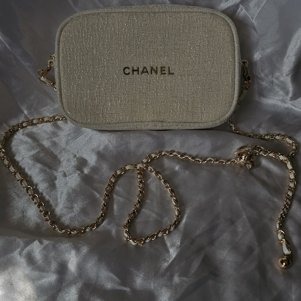 Chanel Beige/Cream and Gold Crossbody Bag with Gold Chain - Picture 3 of 4